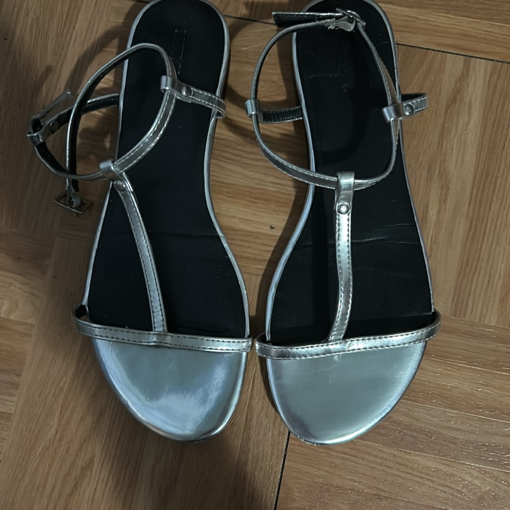 EUC silver sandal. - Picture 2 of 5